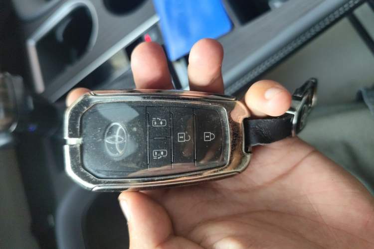 Used Toyota SIENNA 2024 2.5L Hybrid Comfort Edition Vehicle Key