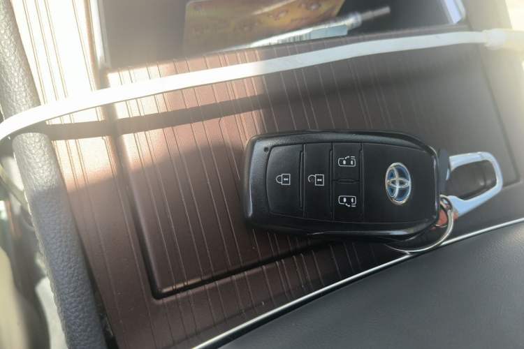Used Toyota SIENNA 2024 2.5L Hybrid Comfort Edition Vehicle Key