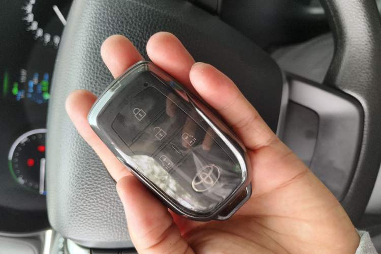 Used Toyota SIENNA 2024 2.5L Hybrid Comfort Edition Vehicle Key