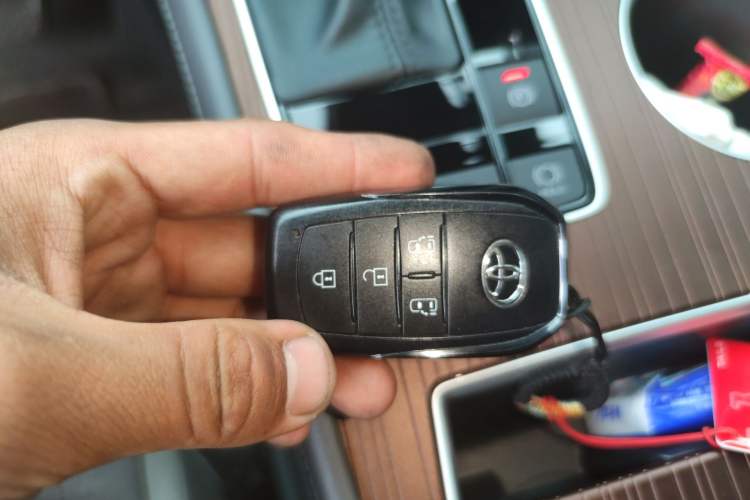 Used Toyota SIENNA 2024 2.5L Hybrid Comfort Edition Vehicle Key