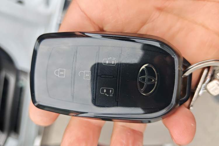 Used Toyota SIENNA 2024 2.5L Hybrid Comfort Edition Vehicle Key