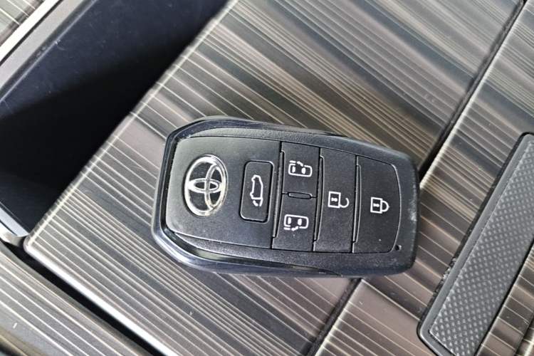 Used Toyota SIENNA 2024 2.5L Hybrid Four-Wheel Drive Prestige Edition Vehicle Key