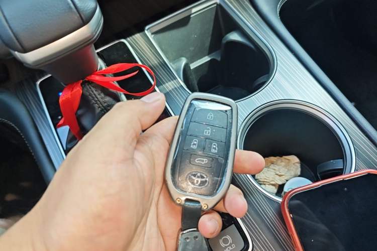 Used Toyota SIENNA 2024 2.5L Hybrid Four-Wheel Drive Prestige Edition Vehicle Key