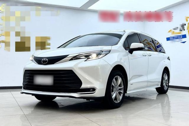 Ojetý Toyota SIENNA 2024 2.5L Hybrid Comfort Edition