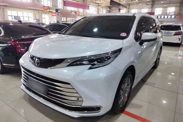 Ojetý Toyota SIENNA 2024 2.5L Hybrid Comfort Edition