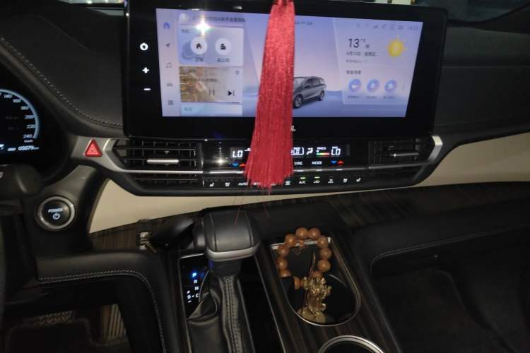 Used Toyota SIENNA 2024 2.5L Hybrid Platinum Edition Audio And AC Panel