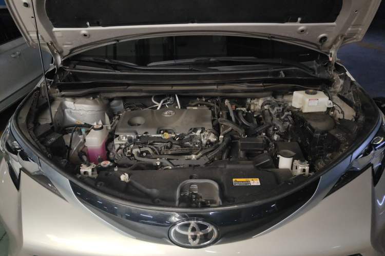 Used Toyota SIENNA 2024 2.5L Hybrid Platinum Edition Engine Bay