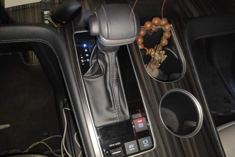 Used Toyota SIENNA 2024 2.5L Hybrid Platinum Edition Gear Lever