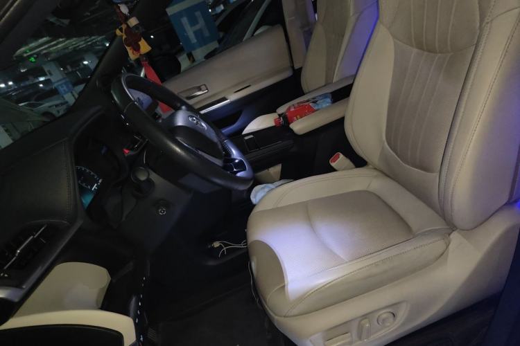 Used Toyota SIENNA 2024 2.5L Hybrid Platinum Edition Left Front Seat