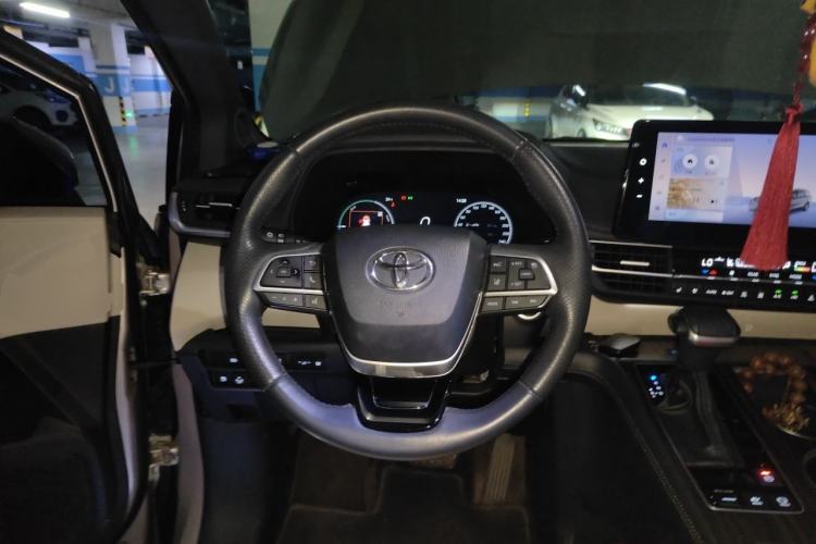 Used Toyota SIENNA 2024 2.5L Hybrid Platinum Edition Steering Wheel