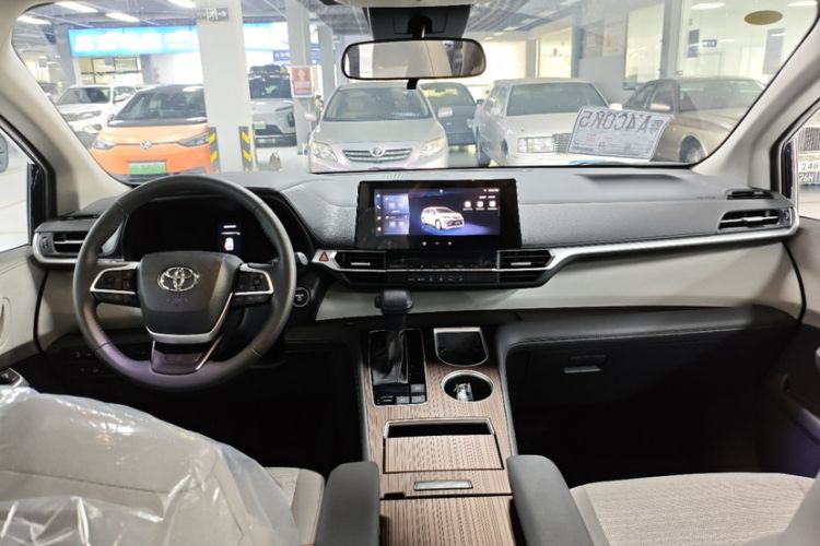 Used Toyota SIENNA 2026 Model 2.5L Dual-Engine Two-Wheel-Drive Comfort Edition Audio And AC Panel