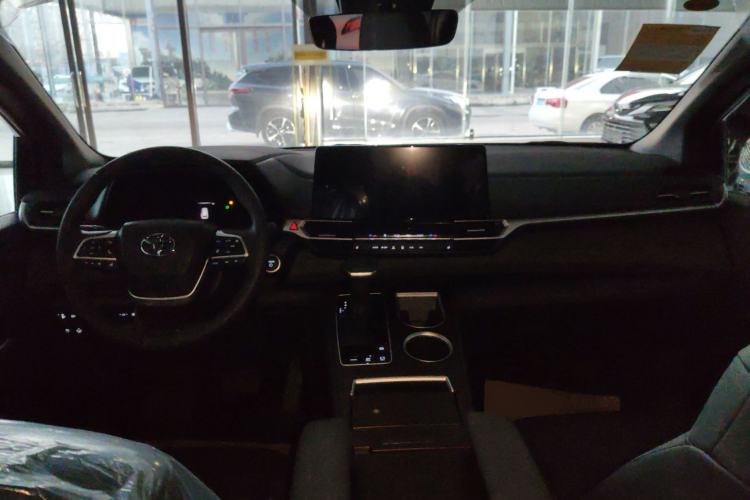Used Toyota SIENNA 2026 Model 2.5L Dual-Engine Four-Wheel-Drive Luxury Edition Center Console