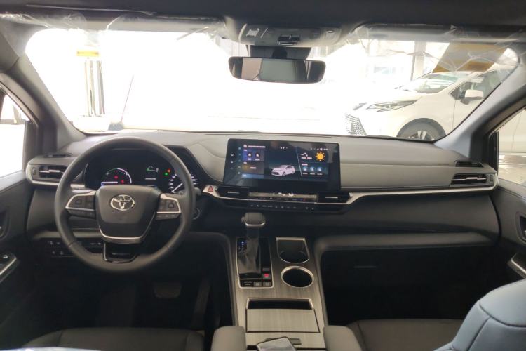 Used Toyota SIENNA 2026 Model 2.5L Dual-Engine Four-Wheel-Drive Prestige Edition Center Console