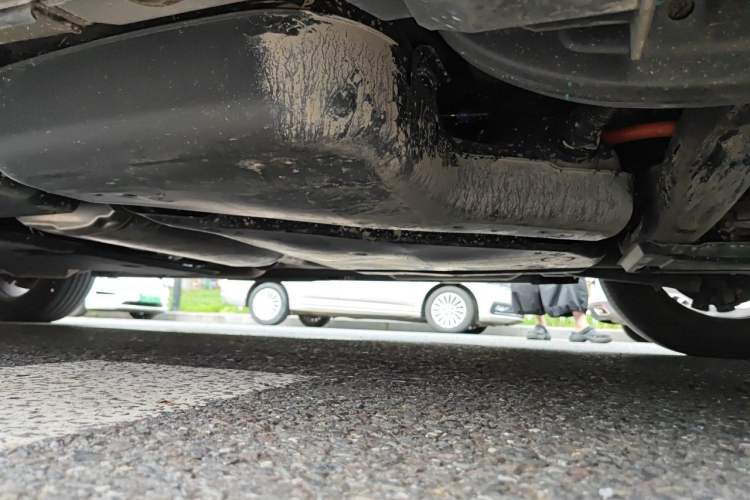 Used Toyota SIENNA 2026 Model 2.5L Dual-Engine Four-Wheel-Drive Premium Edition Chassis Rear Left