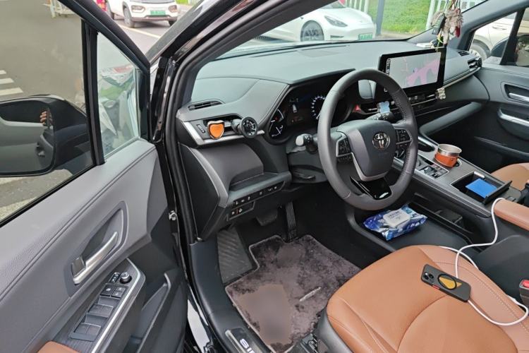 Used Toyota SIENNA 2026 Model 2.5L Dual-Engine Four-Wheel-Drive Premium Edition Driver Seat
