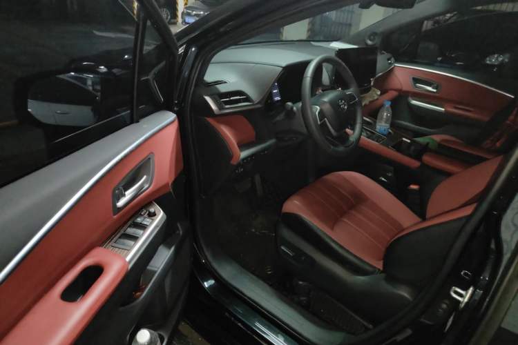 Used Toyota SIENNA 2026 Model 2.5L Dual-Engine Four-Wheel-Drive Luxury Edition Driver Seat