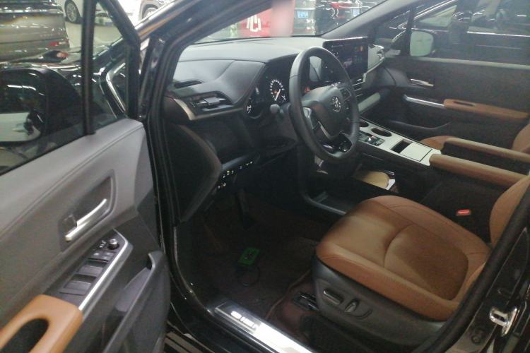 Used Toyota SIENNA 2026 Model 2.5L Dual-Engine Four-Wheel-Drive Premium Edition Driver Seat