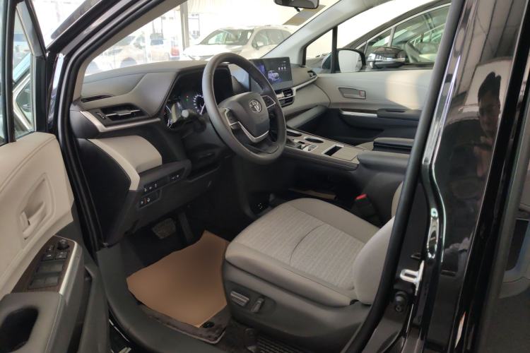Used Toyota SIENNA 2026 Model 2.5L Dual-Engine Two-Wheel-Drive Comfort Edition Driver Seat