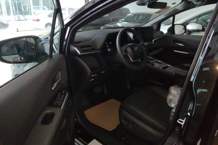 Used Toyota SIENNA 2026 Model 2.5L Dual-Engine Four-Wheel-Drive Luxury Edition Driver Seat