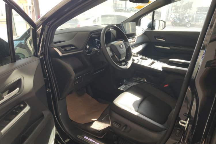 Used Toyota SIENNA 2026 Model 2.5L Dual-Engine Four-Wheel-Drive Prestige Edition Driver Seat