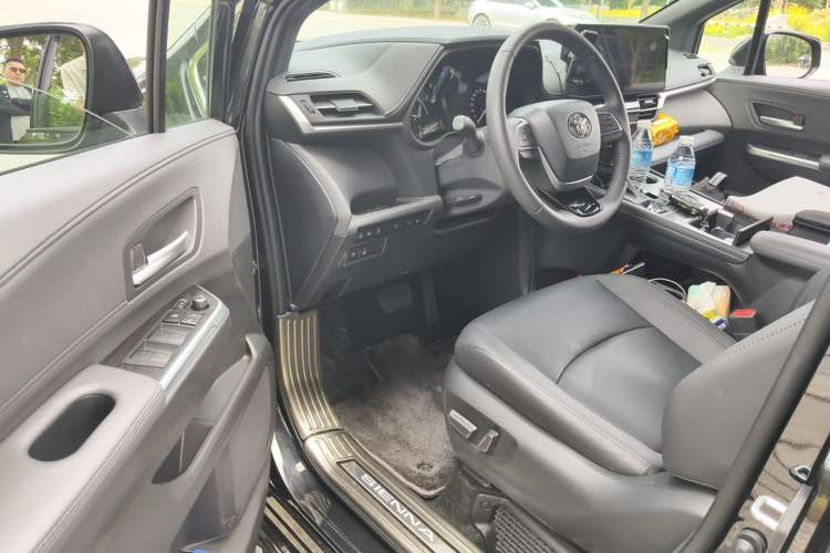 Used Toyota SIENNA 2026 Model 2.5L Dual-Engine Four-Wheel-Drive Prestige Edition Driver Seat