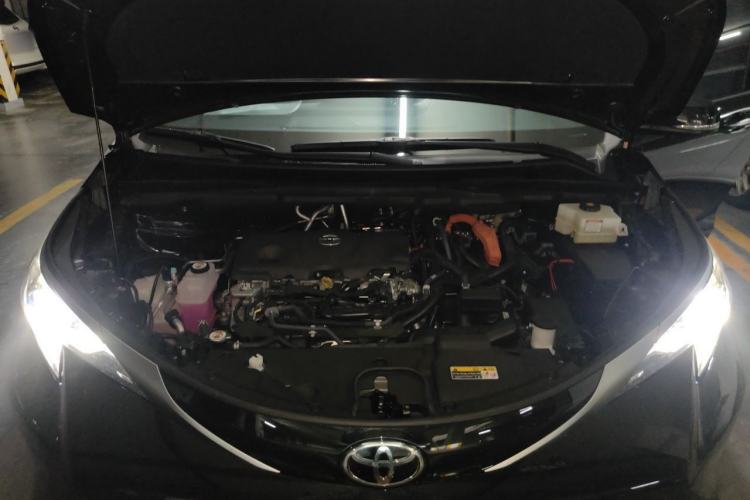 Used Toyota SIENNA 2026 Model 2.5L Dual-Engine Four-Wheel-Drive Luxury Edition Engine Bay