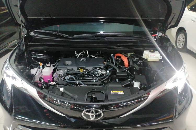 Used Toyota SIENNA 2026 Model 2.5L Dual-Engine Four-Wheel-Drive Premium Edition Engine Bay