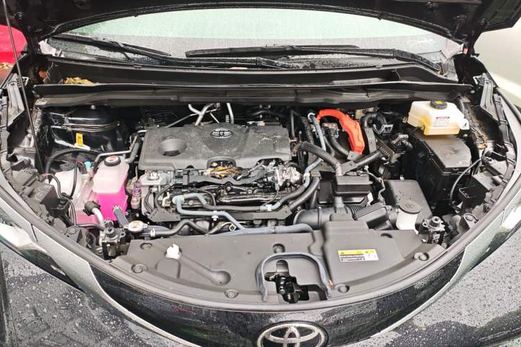 Used Toyota SIENNA 2026 Model 2.5L Dual-Engine Four-Wheel-Drive Luxury Edition Engine Bay