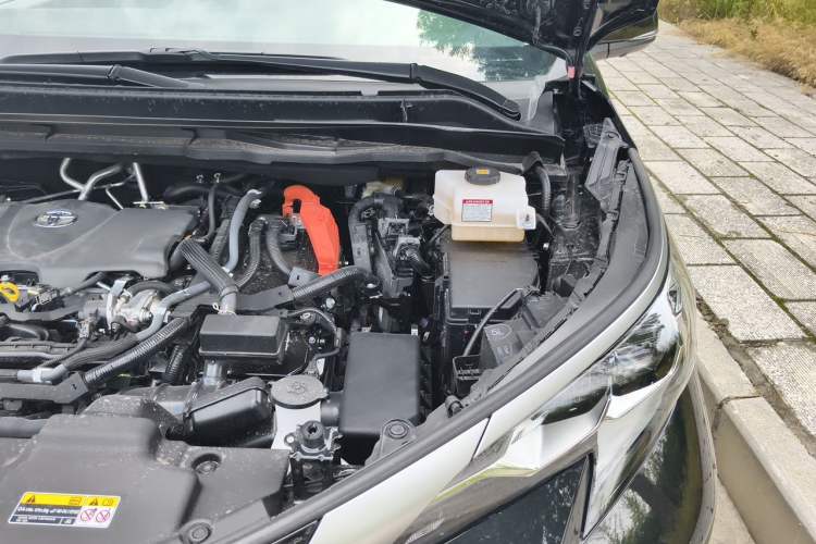 Used Toyota SIENNA 2026 Model 2.5L Dual-Engine Four-Wheel-Drive Prestige Edition Engine Bay Left