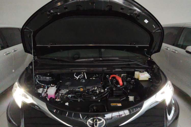 Used Toyota SIENNA 2026 Model 2.5L Dual-Engine Four-Wheel-Drive Luxury Edition Engine Bay