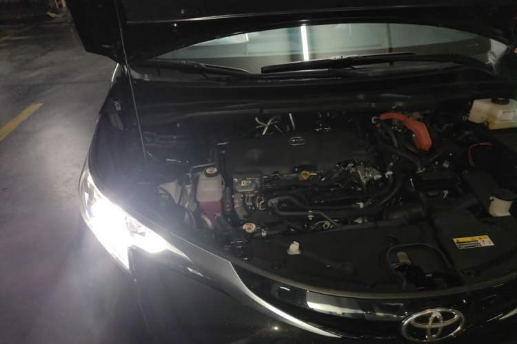 Used Toyota SIENNA 2026 Model 2.5L Dual-Engine Four-Wheel-Drive Luxury Edition Engine Bay Right