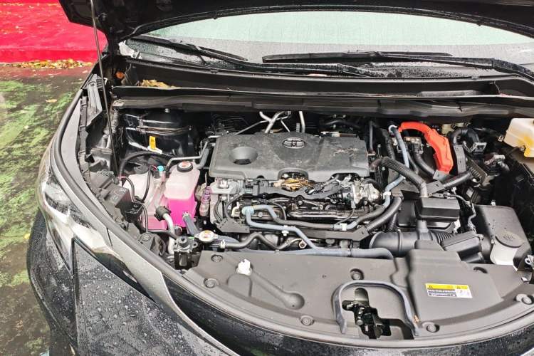 Used Toyota SIENNA 2026 Model 2.5L Dual-Engine Four-Wheel-Drive Luxury Edition Engine Bay Right