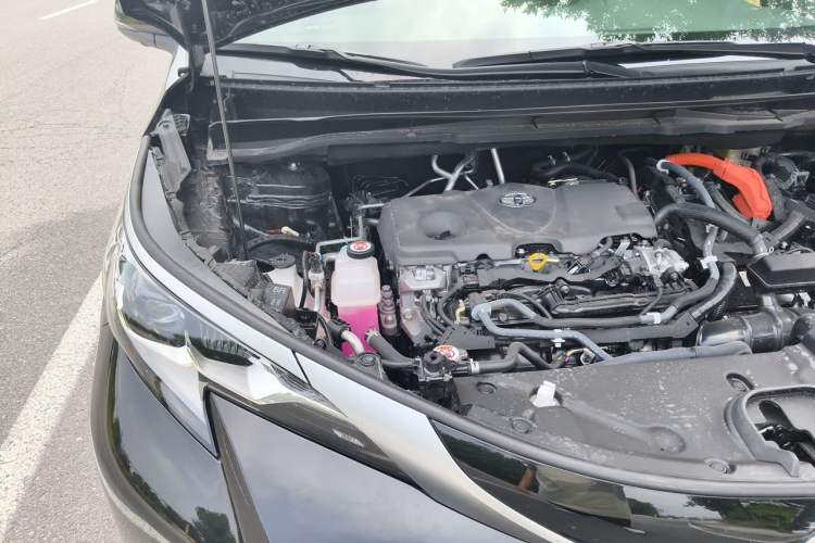 Used Toyota SIENNA 2026 Model 2.5L Dual-Engine Four-Wheel-Drive Prestige Edition Engine Bay Right