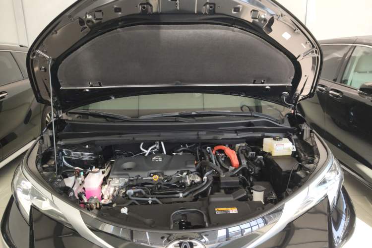 Used Toyota SIENNA 2026 Model 2.5L Dual-Engine Four-Wheel-Drive Prestige Edition Engine Bay