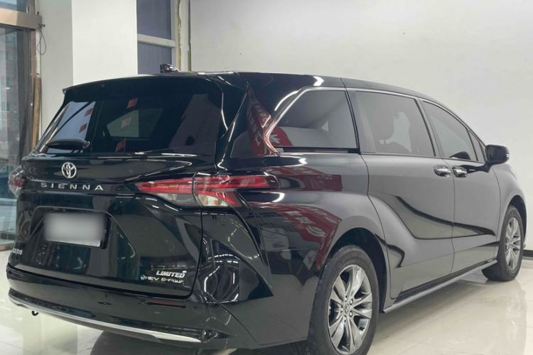 Used Toyota SIENNA 2026 Model 2.5L Dual-Engine Four-Wheel-Drive Premium Edition Exterior 1
