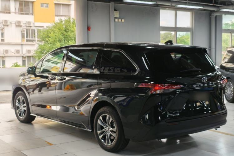 Used Toyota SIENNA 2026 Model 2.5L Dual-Engine Two-Wheel-Drive Comfort Edition Exterior 3