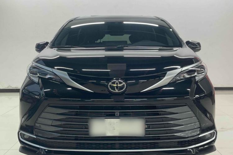 Used Toyota SIENNA 2026 Model 2.5L Dual-Engine Four-Wheel-Drive Premium Edition Exterior 5