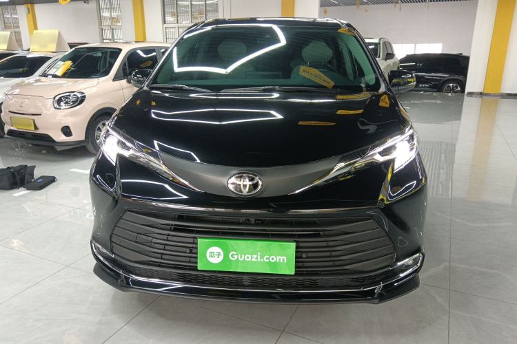 Used Toyota SIENNA 2026 Model 2.5L Dual-Engine Two-Wheel-Drive Comfort Edition Front