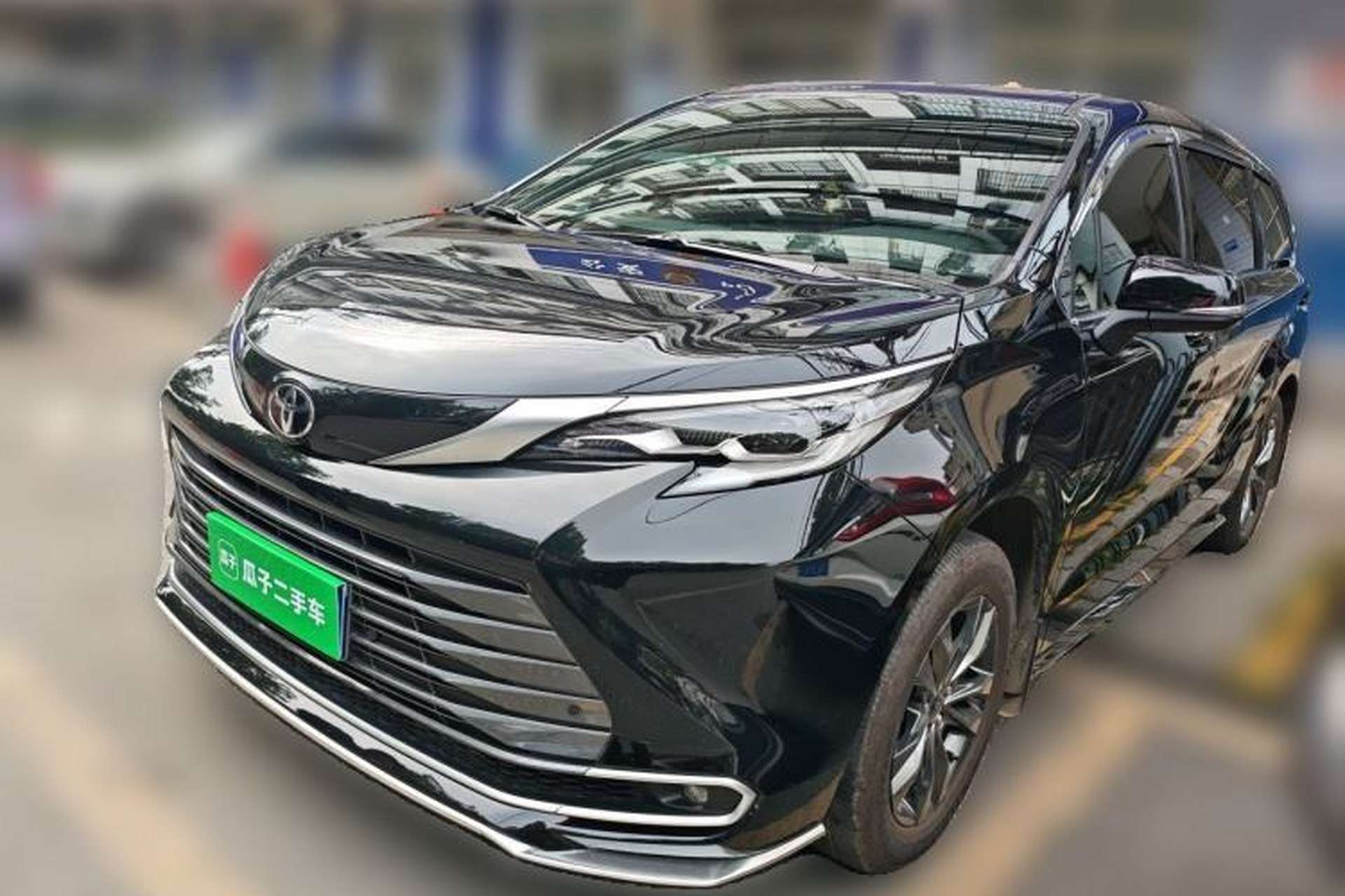 Used Toyota SIENNA 2026 Model 2.5L Dual-Engine Four-Wheel-Drive Luxury Edition Front Left 45 Deg
