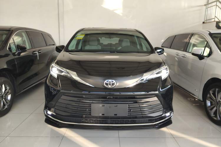 Used Toyota SIENNA 2026 Model 2.5L Dual-Engine Two-Wheel-Drive Comfort Edition Front
