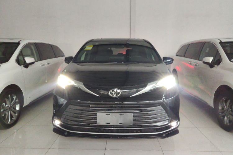 Used Toyota SIENNA 2026 Model 2.5L Dual-Engine Four-Wheel-Drive Luxury Edition Front