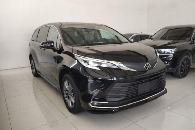Used Toyota SIENNA 2026 Model 2.5L Dual-Engine Two-Wheel-Drive Comfort Edition Front Right 45 Deg