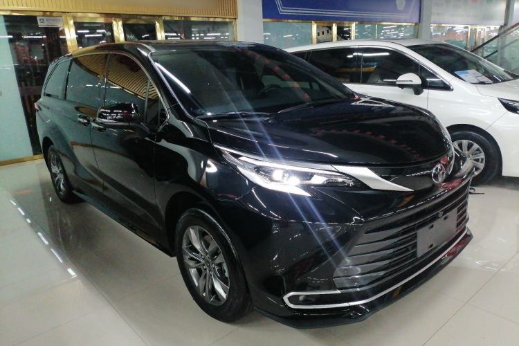Used Toyota SIENNA 2026 Model 2.5L Dual-Engine Four-Wheel-Drive Premium Edition Front Right 45 Deg