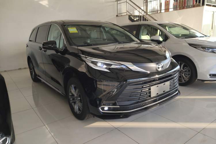 Used Toyota SIENNA 2026 Model 2.5L Dual-Engine Two-Wheel-Drive Comfort Edition Front Right 45 Deg