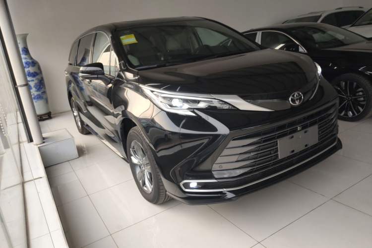 Used Toyota SIENNA 2026 Model 2.5L Dual-Engine Four-Wheel-Drive Prestige Edition Front Right 45 Deg