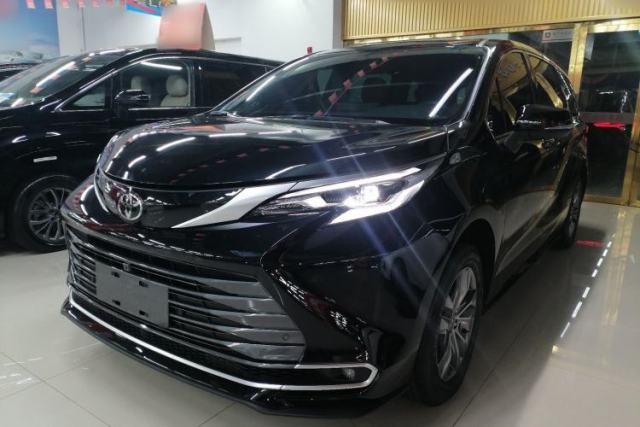 Used Toyota SIENNA 2026 Model 2.5L Dual-Engine Four-Wheel-Drive Premium Edition