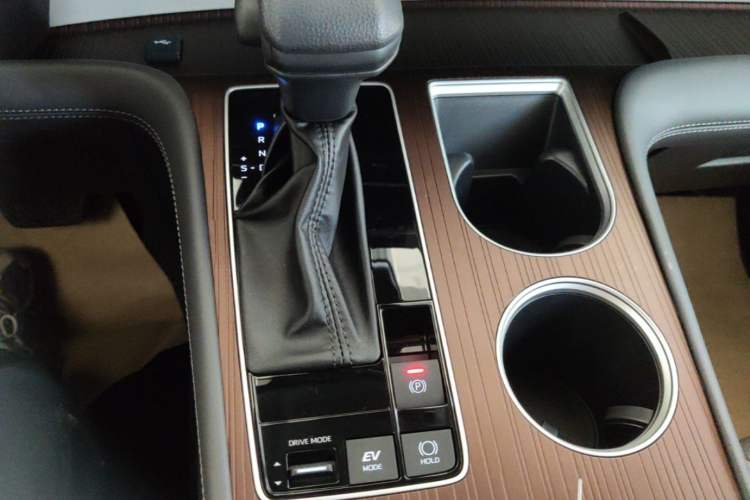 Used Toyota SIENNA 2026 Model 2.5L Dual-Engine Two-Wheel-Drive Comfort Edition Gear Lever