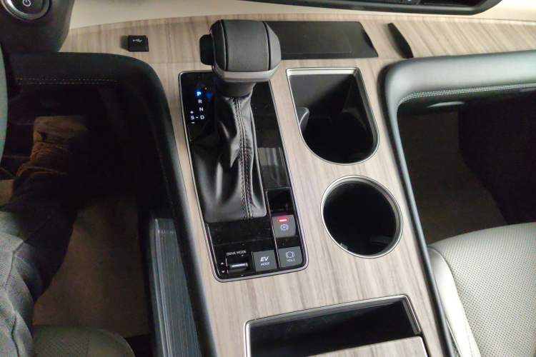 Used Toyota SIENNA 2026 Model 2.5L Dual-Engine Four-Wheel-Drive Prestige Edition Gear Lever