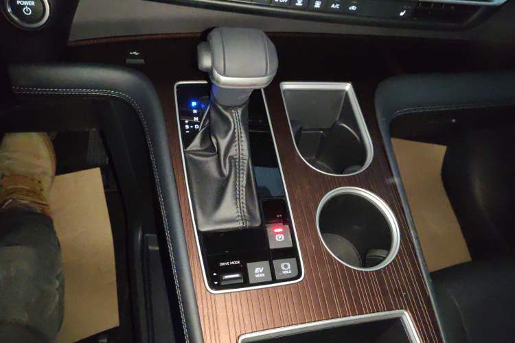 Used Toyota SIENNA 2026 Model 2.5L Dual-Engine Four-Wheel-Drive Luxury Edition Gear Lever