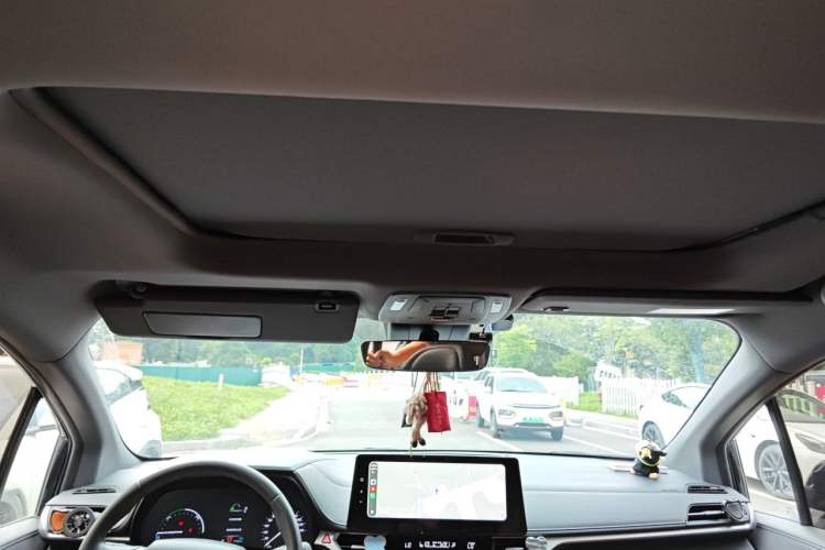 Used Toyota SIENNA 2026 Model 2.5L Dual-Engine Four-Wheel-Drive Premium Edition Headliner